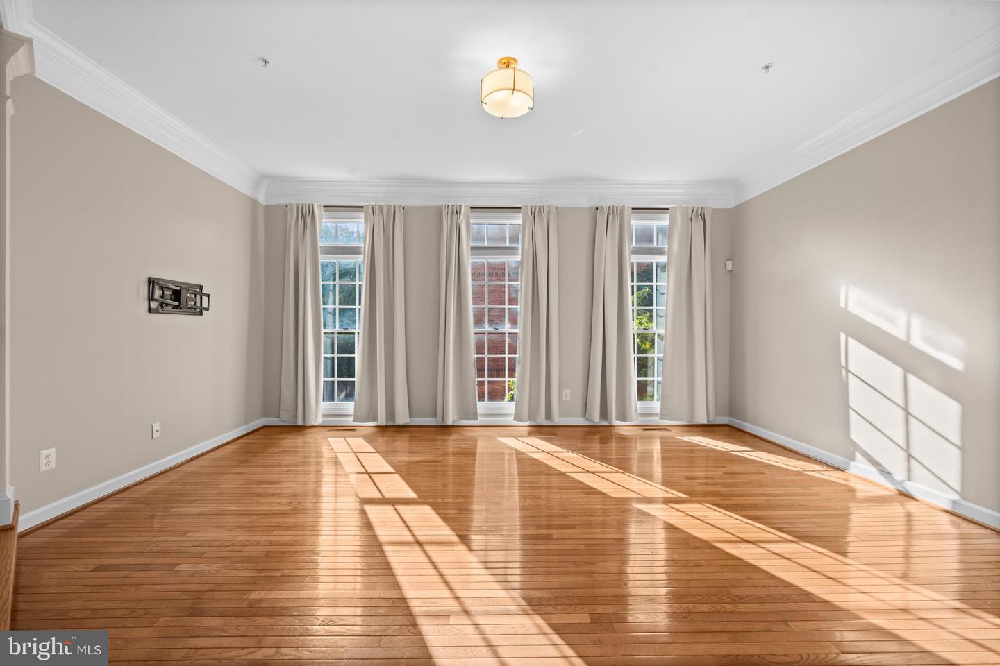 1675 HUNTING CREEK DR, ALEXANDRIA, Virginia 22314, 5 Bedrooms Bedrooms, ,4 BathroomsBathrooms,Residential,For sale,1675 HUNTING CREEK DR,VAAX2049876 MLS # VAAX2049876