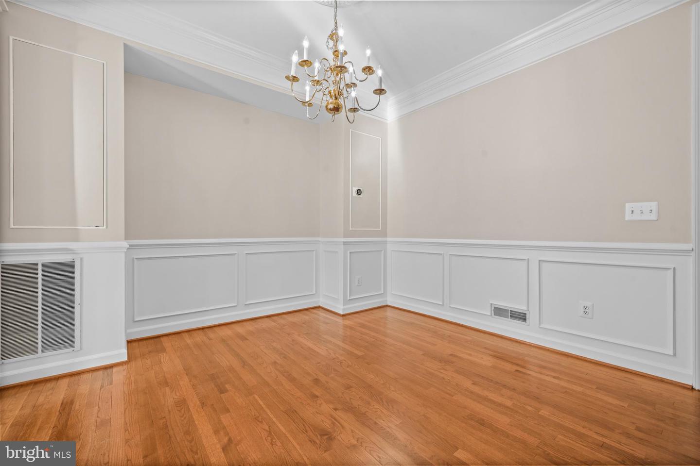 1675 HUNTING CREEK DR, ALEXANDRIA, Virginia 22314, 5 Bedrooms Bedrooms, ,4 BathroomsBathrooms,Residential,For sale,1675 HUNTING CREEK DR,VAAX2049876 MLS # VAAX2049876