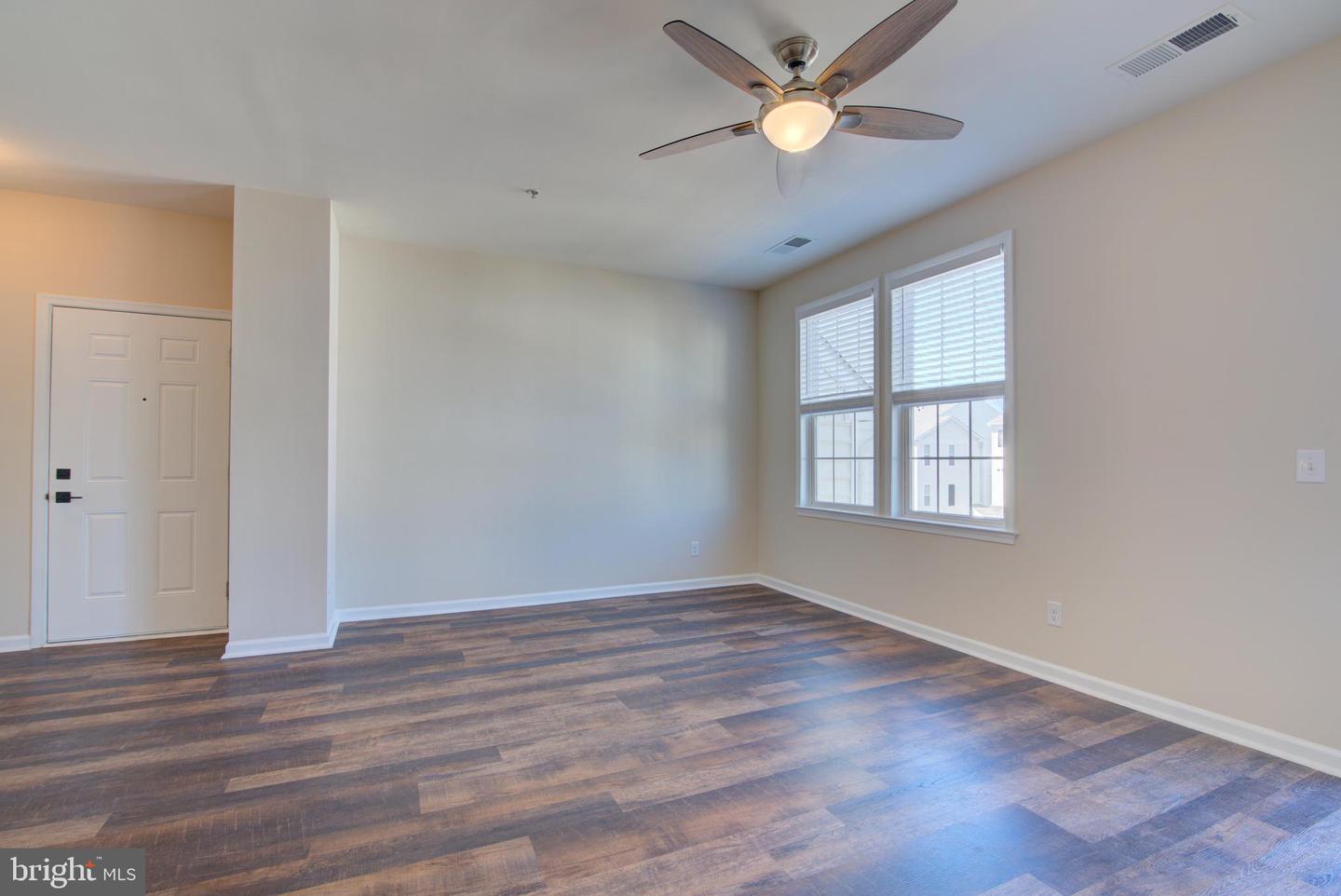 24628 BYRNE MEADOW SQ #300, ALDIE, Virginia 20105, 3 Bedrooms Bedrooms, ,2 BathroomsBathrooms,Residential,For sale,24628 BYRNE MEADOW SQ #300,VALO2107140 MLS # VALO2107140