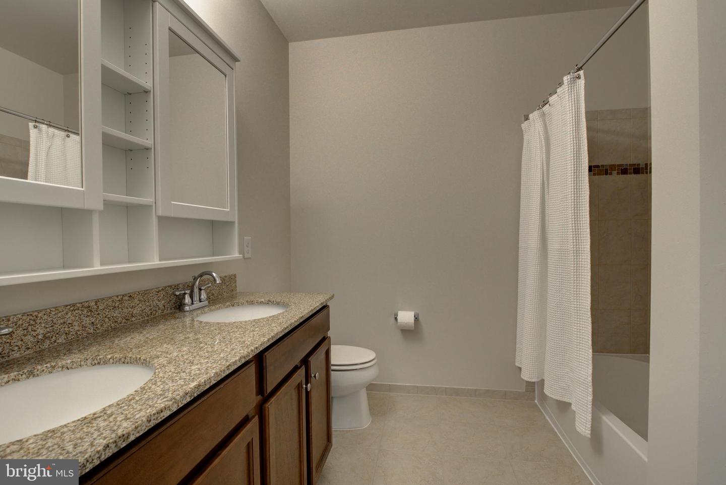 24628 BYRNE MEADOW SQ #300, ALDIE, Virginia 20105, 3 Bedrooms Bedrooms, ,2 BathroomsBathrooms,Residential,For sale,24628 BYRNE MEADOW SQ #300,VALO2107140 MLS # VALO2107140