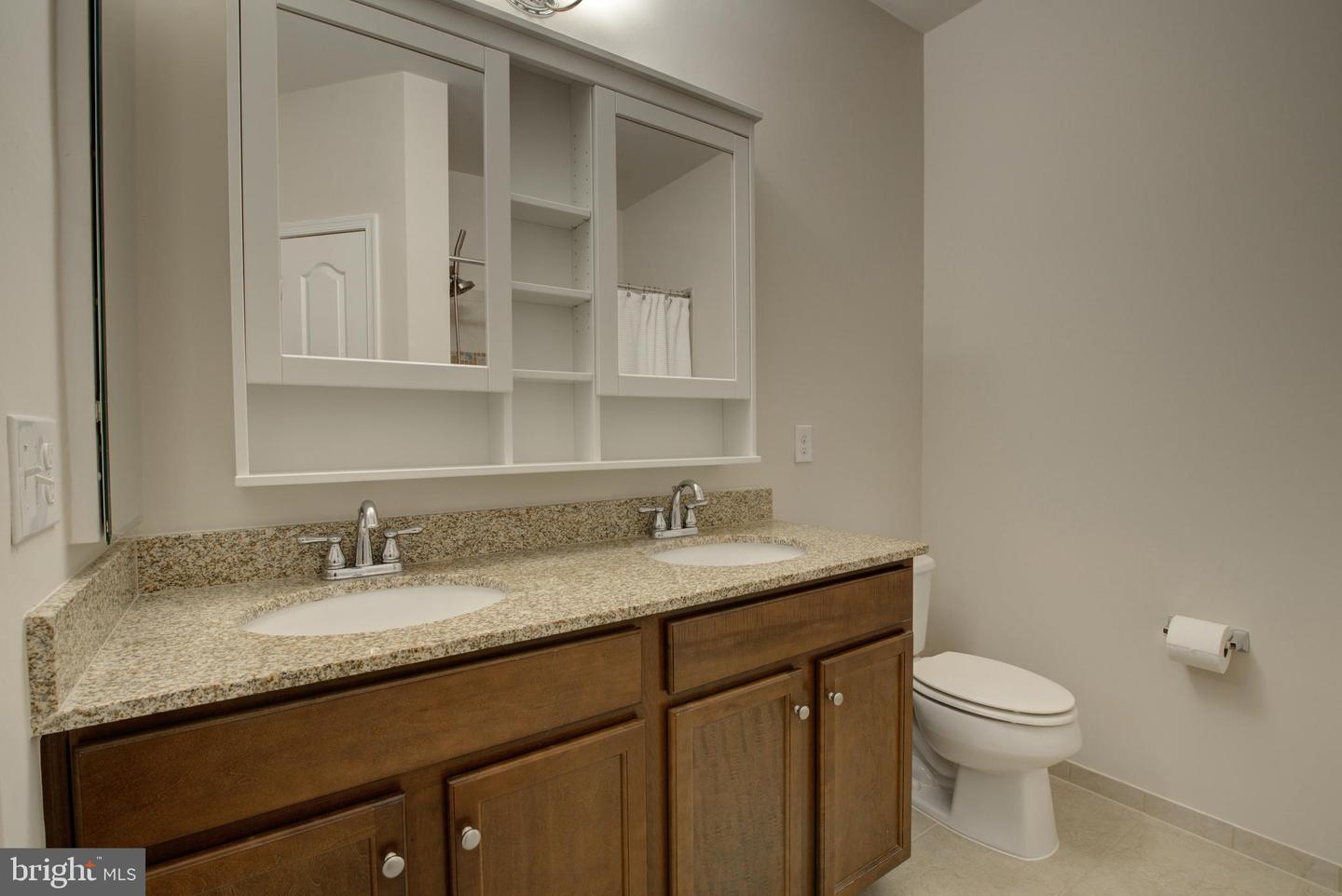 24628 BYRNE MEADOW SQ #300, ALDIE, Virginia 20105, 3 Bedrooms Bedrooms, ,2 BathroomsBathrooms,Residential,For sale,24628 BYRNE MEADOW SQ #300,VALO2107140 MLS # VALO2107140
