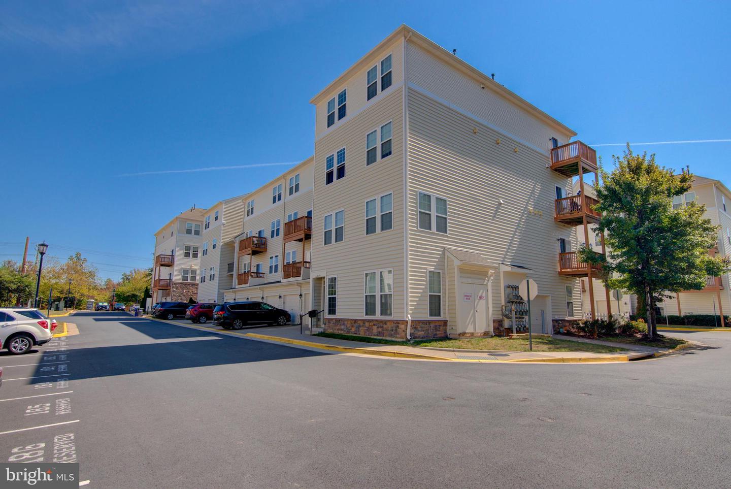 24628 BYRNE MEADOW SQ #300, ALDIE, Virginia 20105, 3 Bedrooms Bedrooms, ,2 BathroomsBathrooms,Residential,For sale,24628 BYRNE MEADOW SQ #300,VALO2107140 MLS # VALO2107140