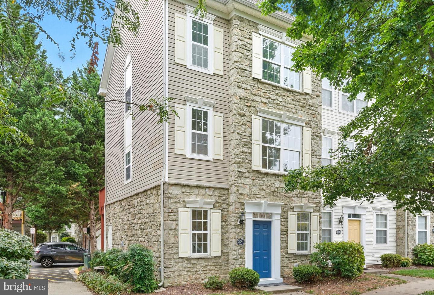 21791 FINDON CT, ASHBURN, Virginia 20147, 2 Bedrooms Bedrooms, ,2 BathroomsBathrooms,Residential,For sale,21791 FINDON CT,VALO2107160 MLS # VALO2107160