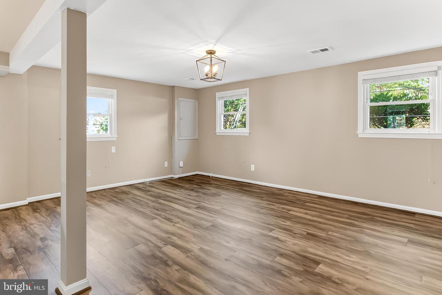 421 LINCOLN AVE, FALLS CHURCH, Virginia 22046, 4 Bedrooms Bedrooms, ,3 BathroomsBathrooms,Residential,For sale,421 LINCOLN AVE,VAFA2003278 MLS # VAFA2003278