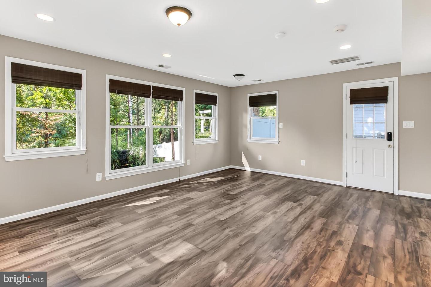 421 LINCOLN AVE, FALLS CHURCH, Virginia 22046, 4 Bedrooms Bedrooms, ,3 BathroomsBathrooms,Residential,For sale,421 LINCOLN AVE,VAFA2003278 MLS # VAFA2003278