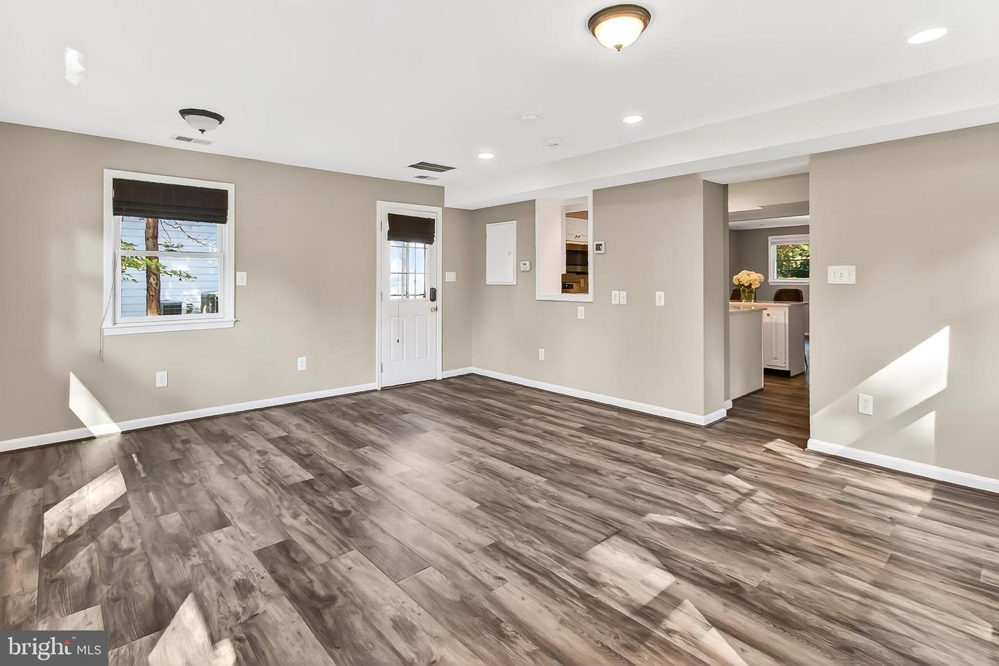 421 LINCOLN AVE, FALLS CHURCH, Virginia 22046, 4 Bedrooms Bedrooms, ,3 BathroomsBathrooms,Residential,For sale,421 LINCOLN AVE,VAFA2003278 MLS # VAFA2003278