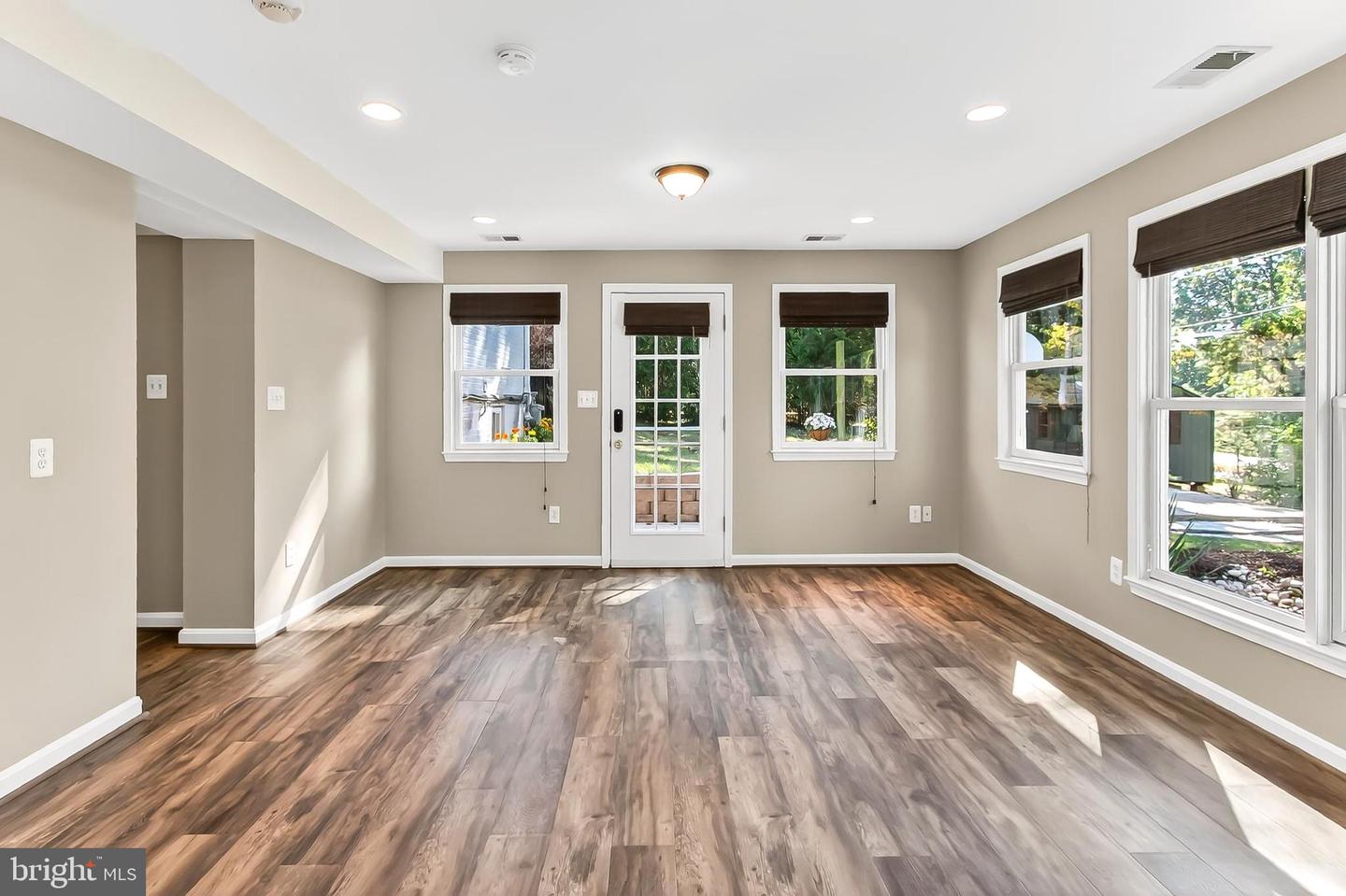 421 LINCOLN AVE, FALLS CHURCH, Virginia 22046, 4 Bedrooms Bedrooms, ,3 BathroomsBathrooms,Residential,For sale,421 LINCOLN AVE,VAFA2003278 MLS # VAFA2003278