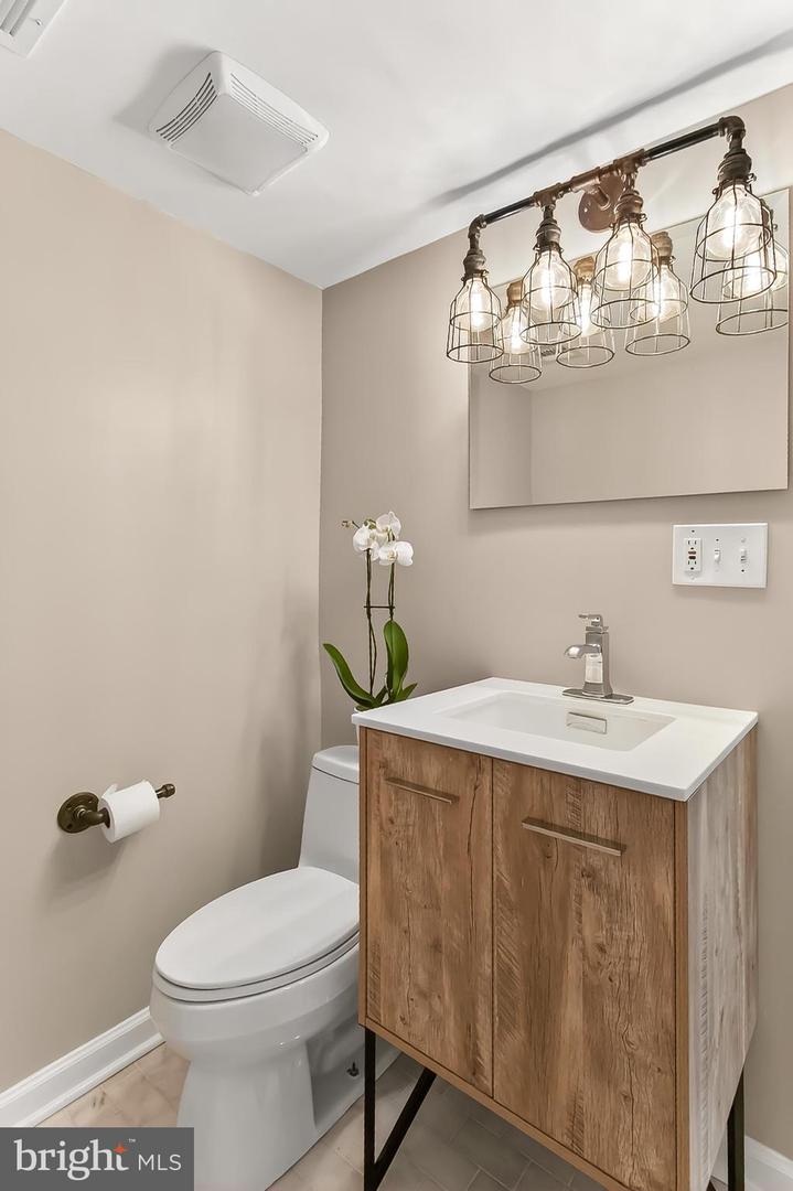 421 LINCOLN AVE, FALLS CHURCH, Virginia 22046, 4 Bedrooms Bedrooms, ,3 BathroomsBathrooms,Residential,For sale,421 LINCOLN AVE,VAFA2003278 MLS # VAFA2003278