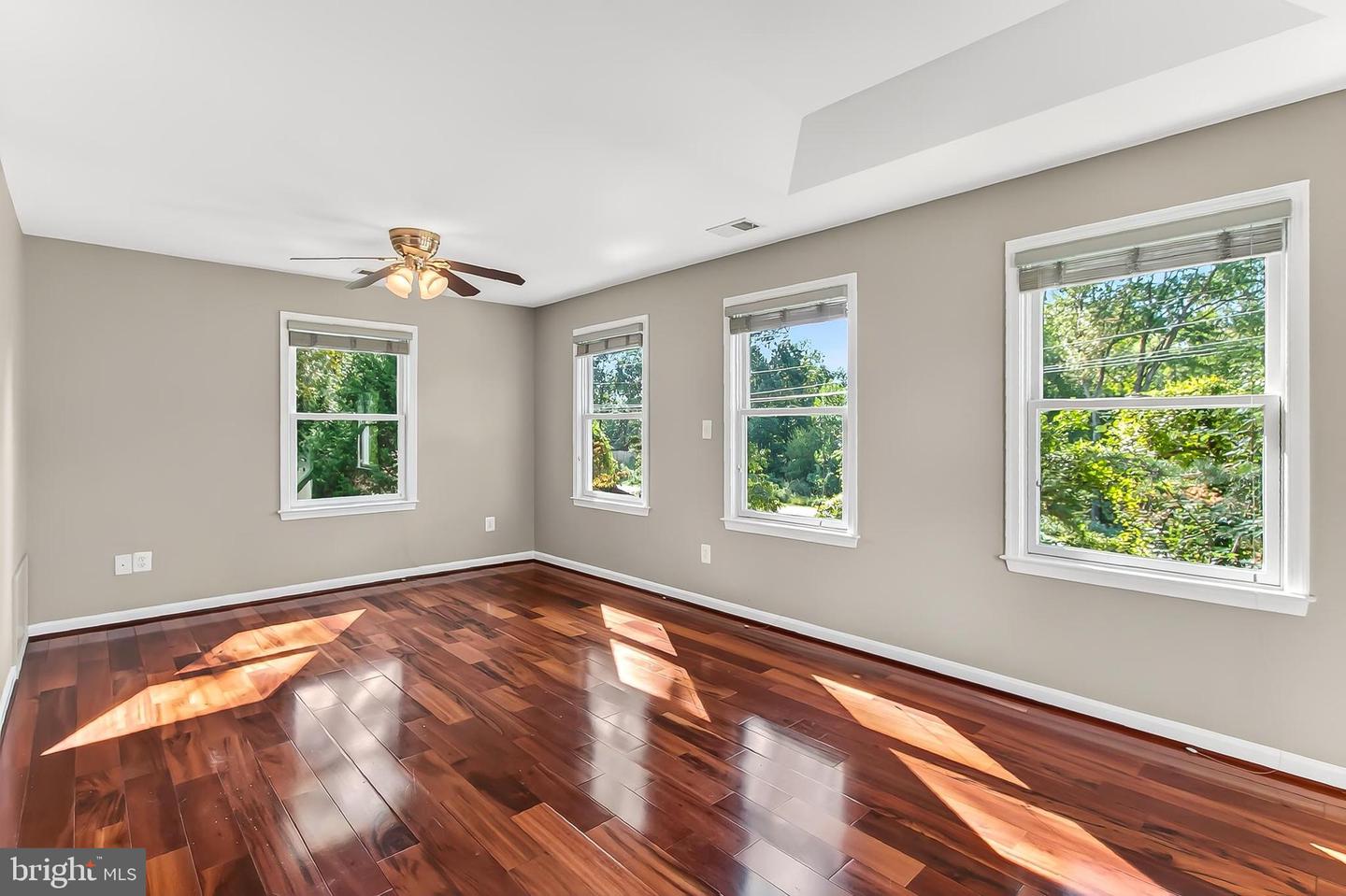 421 LINCOLN AVE, FALLS CHURCH, Virginia 22046, 4 Bedrooms Bedrooms, ,3 BathroomsBathrooms,Residential,For sale,421 LINCOLN AVE,VAFA2003278 MLS # VAFA2003278