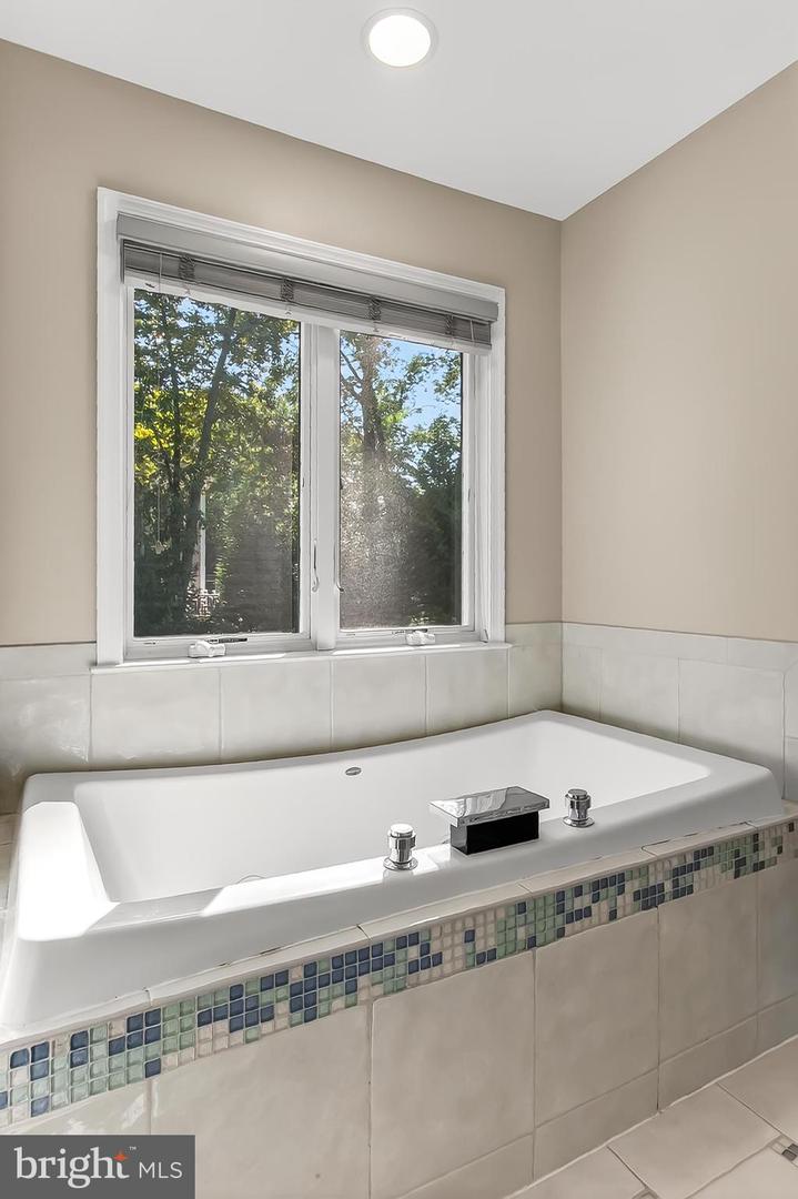 421 LINCOLN AVE, FALLS CHURCH, Virginia 22046, 4 Bedrooms Bedrooms, ,3 BathroomsBathrooms,Residential,For sale,421 LINCOLN AVE,VAFA2003278 MLS # VAFA2003278