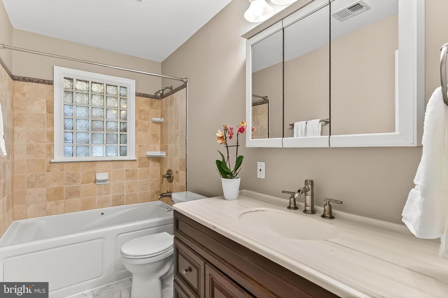 421 LINCOLN AVE, FALLS CHURCH, Virginia 22046, 4 Bedrooms Bedrooms, ,3 BathroomsBathrooms,Residential,For sale,421 LINCOLN AVE,VAFA2003278 MLS # VAFA2003278