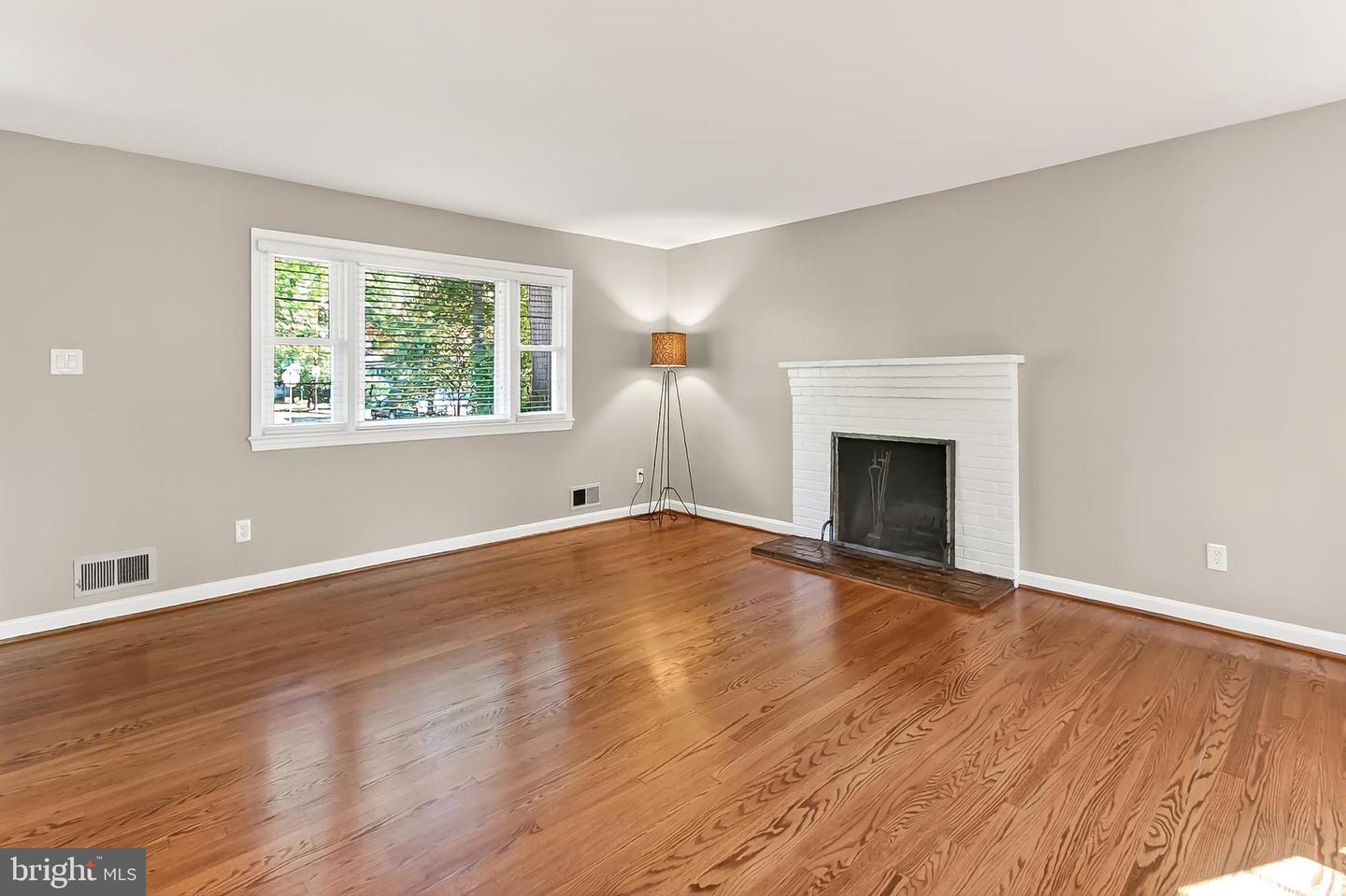 421 LINCOLN AVE, FALLS CHURCH, Virginia 22046, 4 Bedrooms Bedrooms, ,3 BathroomsBathrooms,Residential,For sale,421 LINCOLN AVE,VAFA2003278 MLS # VAFA2003278