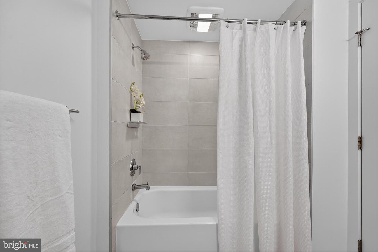 37 L ST SE #701, WASHINGTON, District Of Columbia 20003, 2 Bedrooms Bedrooms, ,2 BathroomsBathrooms,Residential,For sale,37 L ST SE #701,DCDC2223138 MLS # DCDC2223138