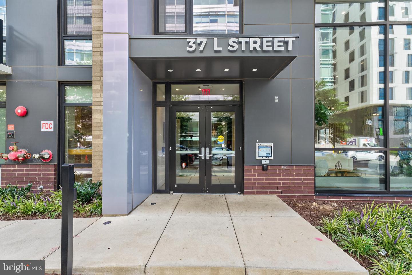 37 L ST SE #701, WASHINGTON, District Of Columbia 20003, 2 Bedrooms Bedrooms, ,2 BathroomsBathrooms,Residential,For sale,37 L ST SE #701,DCDC2223138 MLS # DCDC2223138