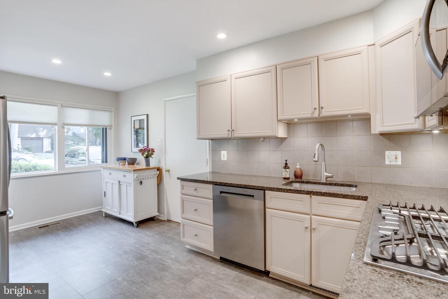 4216 ELIZABETH LN, ANNANDALE, Virginia 22003, 4 Bedrooms Bedrooms, ,3 BathroomsBathrooms,Residential,For sale,4216 ELIZABETH LN,VAFX2268044 MLS # VAFX2268044
