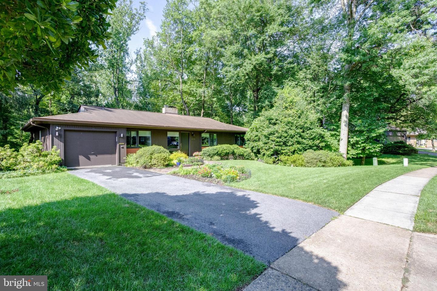 4216 ELIZABETH LN, ANNANDALE, Virginia 22003, 4 Bedrooms Bedrooms, ,3 BathroomsBathrooms,Residential,For sale,4216 ELIZABETH LN,VAFX2268044 MLS # VAFX2268044