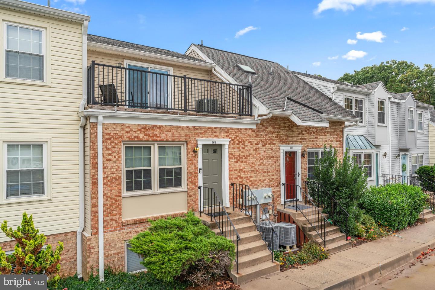 96 N BEDFORD ST #B, ARLINGTON, Virginia 22201, 2 Bedrooms Bedrooms, 6 Rooms Rooms,2 BathroomsBathrooms,Residential,For sale,96 N BEDFORD ST #B,VAAR2063900 MLS # VAAR2063900