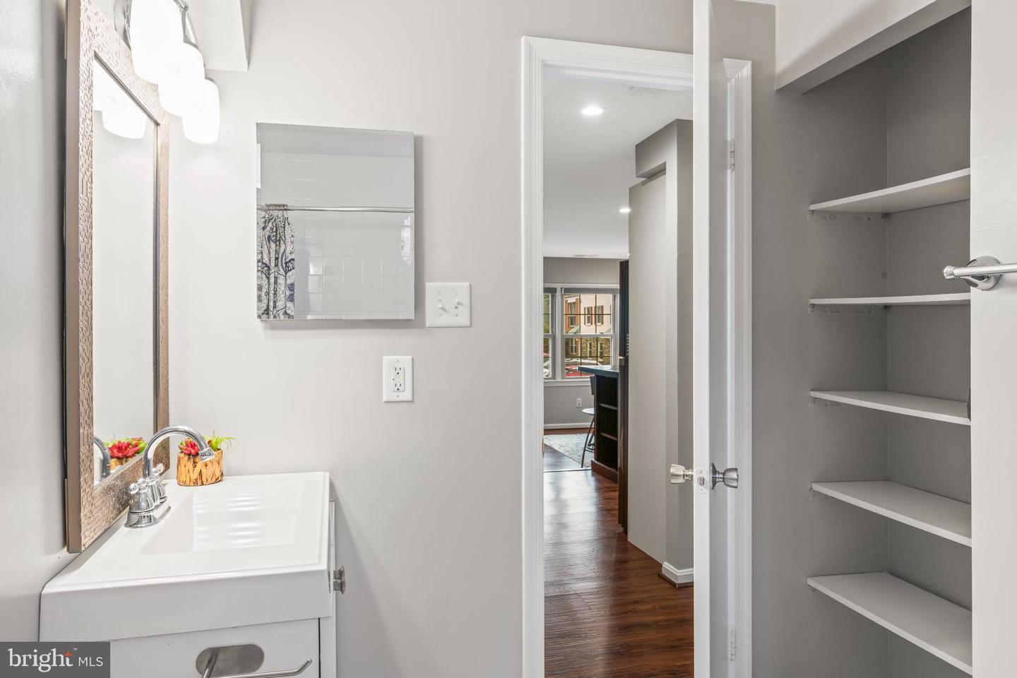 96 N BEDFORD ST #B, ARLINGTON, Virginia 22201, 2 Bedrooms Bedrooms, 6 Rooms Rooms,2 BathroomsBathrooms,Residential,For sale,96 N BEDFORD ST #B,VAAR2063900 MLS # VAAR2063900