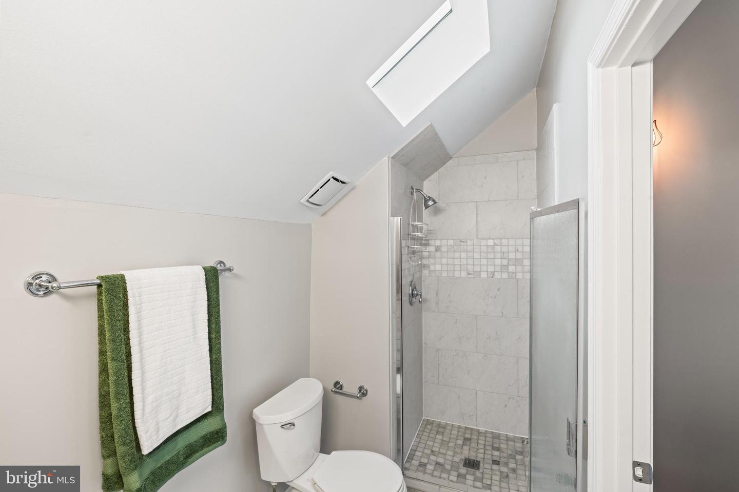 96 N BEDFORD ST #B, ARLINGTON, Virginia 22201, 2 Bedrooms Bedrooms, 6 Rooms Rooms,2 BathroomsBathrooms,Residential,For sale,96 N BEDFORD ST #B,VAAR2063900 MLS # VAAR2063900