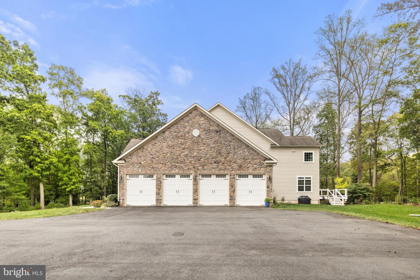 22011 BEAVERDAM DR, ASHBURN, Virginia 20148, 5 Bedrooms Bedrooms, ,5 BathroomsBathrooms,Residential,For sale,22011 BEAVERDAM DR,VALO2107164 MLS # VALO2107164