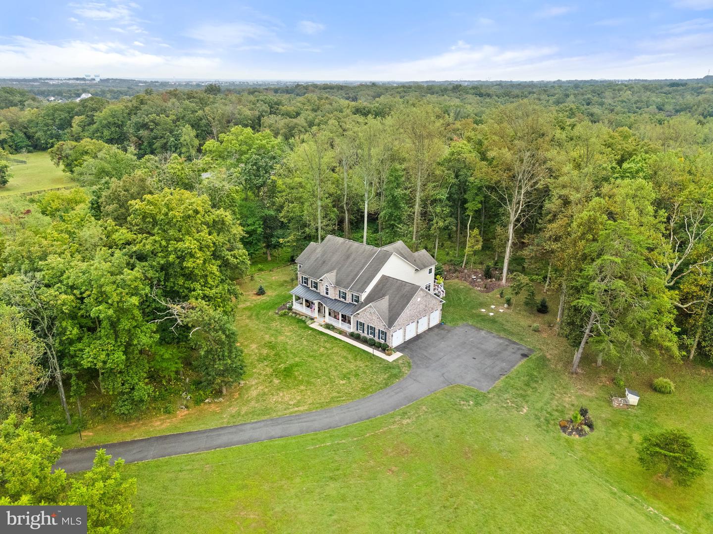 22011 BEAVERDAM DR, ASHBURN, Virginia 20148, 5 Bedrooms Bedrooms, ,5 BathroomsBathrooms,Residential,For sale,22011 BEAVERDAM DR,VALO2107164 MLS # VALO2107164