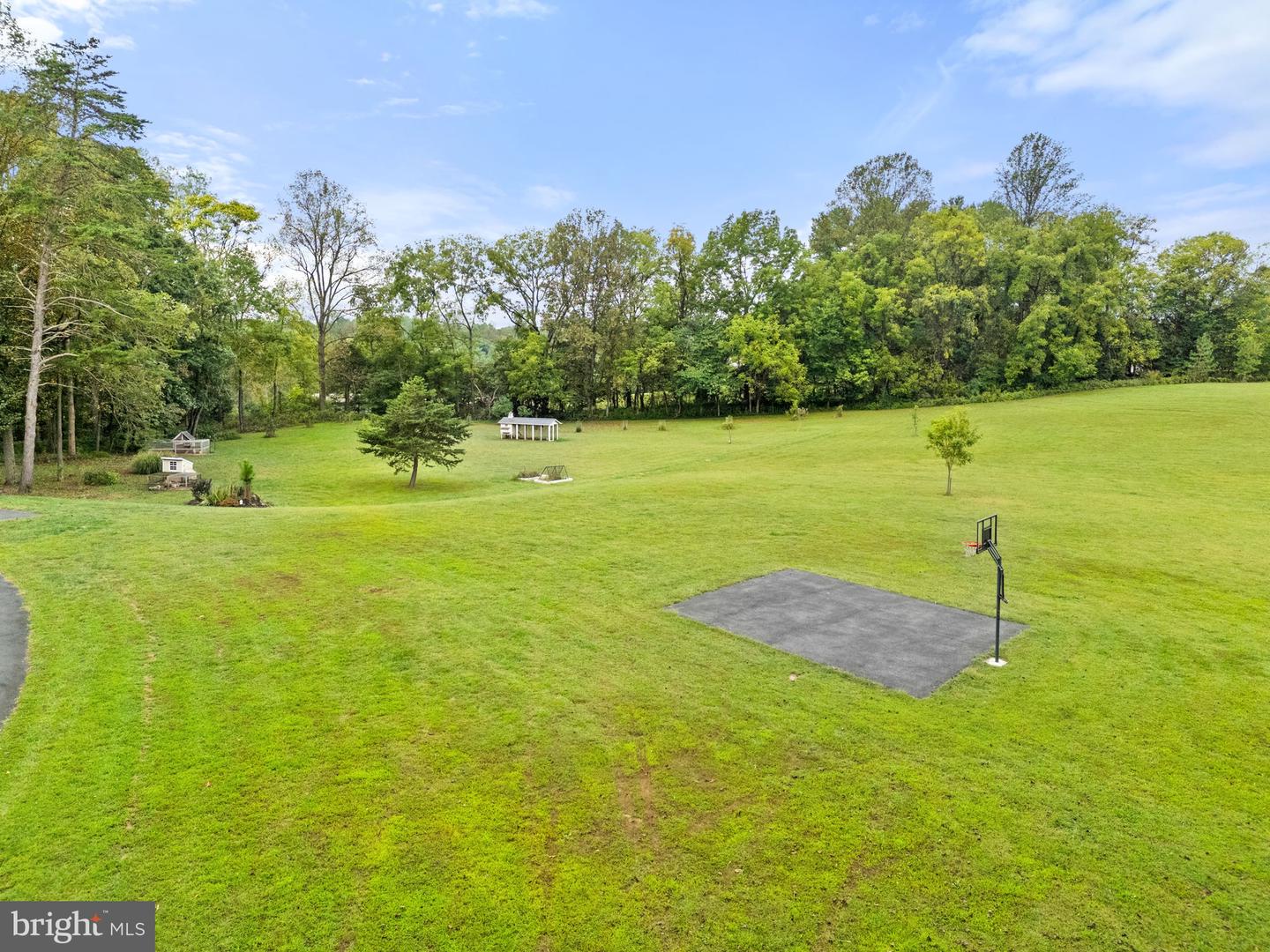 22011 BEAVERDAM DR, ASHBURN, Virginia 20148, 5 Bedrooms Bedrooms, ,5 BathroomsBathrooms,Residential,For sale,22011 BEAVERDAM DR,VALO2107164 MLS # VALO2107164