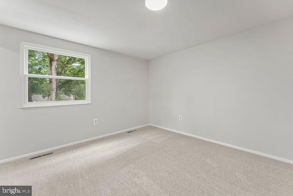 5 CREEKWOOD LN, FREDERICKSBURG, Virginia 22405, 4 Bedrooms Bedrooms, ,3 BathroomsBathrooms,Residential,For sale,5 CREEKWOOD LN,VAST2042778 MLS # VAST2042778