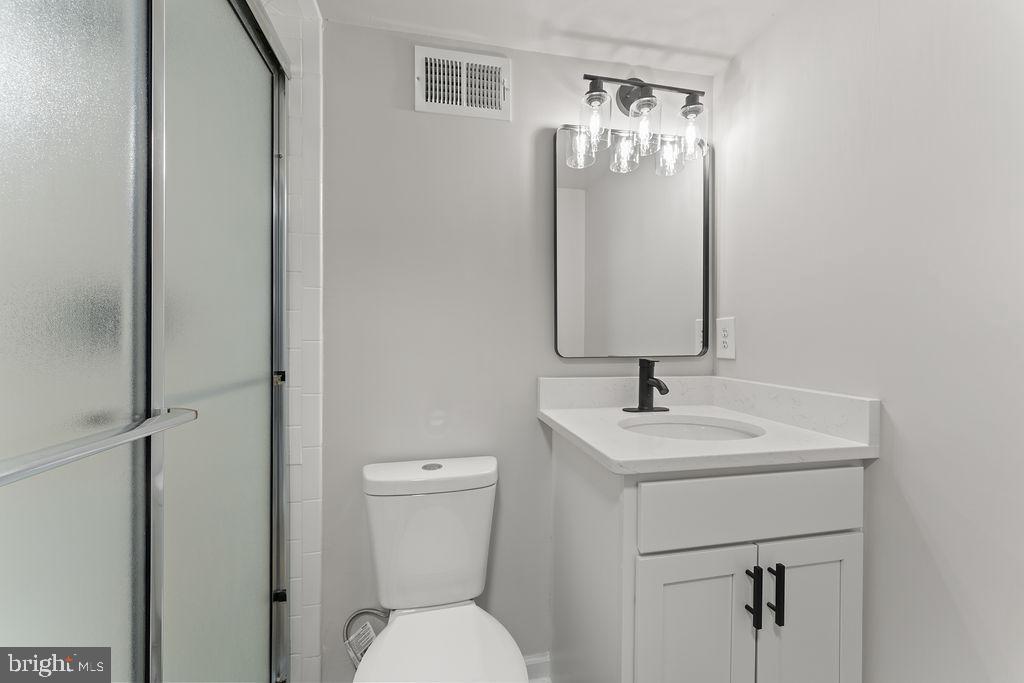 5 CREEKWOOD LN, FREDERICKSBURG, Virginia 22405, 4 Bedrooms Bedrooms, ,3 BathroomsBathrooms,Residential,For sale,5 CREEKWOOD LN,VAST2042778 MLS # VAST2042778