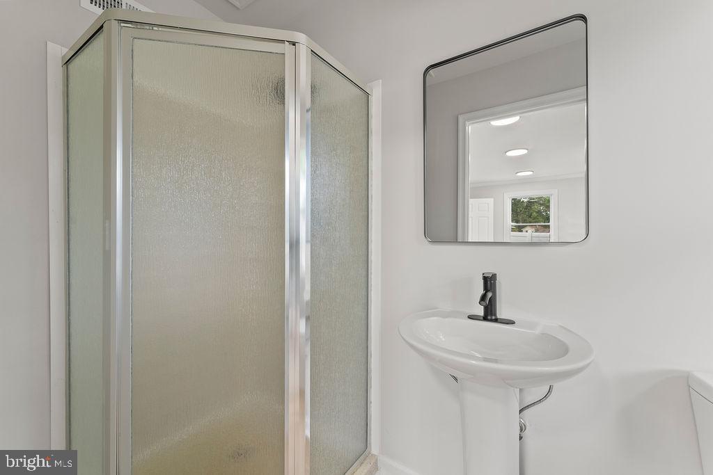 5 CREEKWOOD LN, FREDERICKSBURG, Virginia 22405, 4 Bedrooms Bedrooms, ,3 BathroomsBathrooms,Residential,For sale,5 CREEKWOOD LN,VAST2042778 MLS # VAST2042778