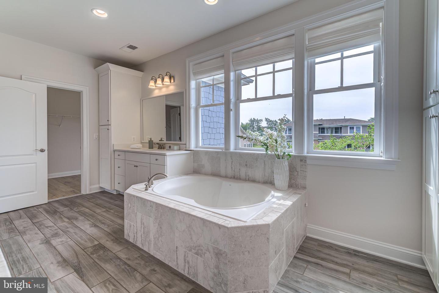 41550 HEPATICA CT, ASHBURN, Virginia 20148, 5 Bedrooms Bedrooms, ,5 BathroomsBathrooms,Residential,For sale,41550 HEPATICA CT,VALO2107210 MLS # VALO2107210