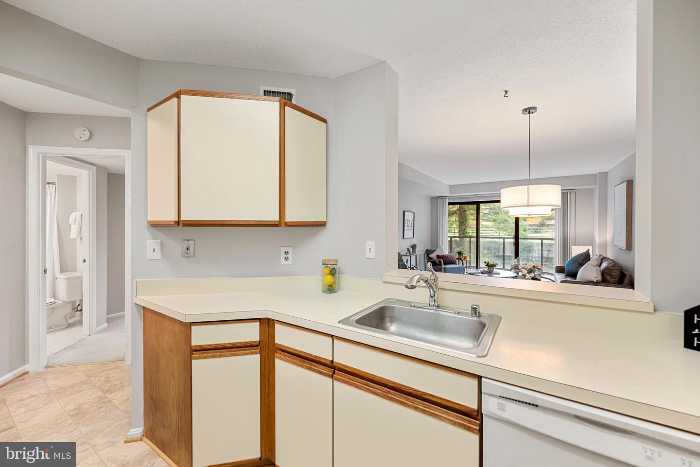 2100 LANGSTON BLVD #112, ARLINGTON, Virginia 22201, 1 Bedroom Bedrooms, ,1 BathroomBathrooms,Residential,For sale,2100 LANGSTON BLVD #112,VAAR2064010 MLS # VAAR2064010