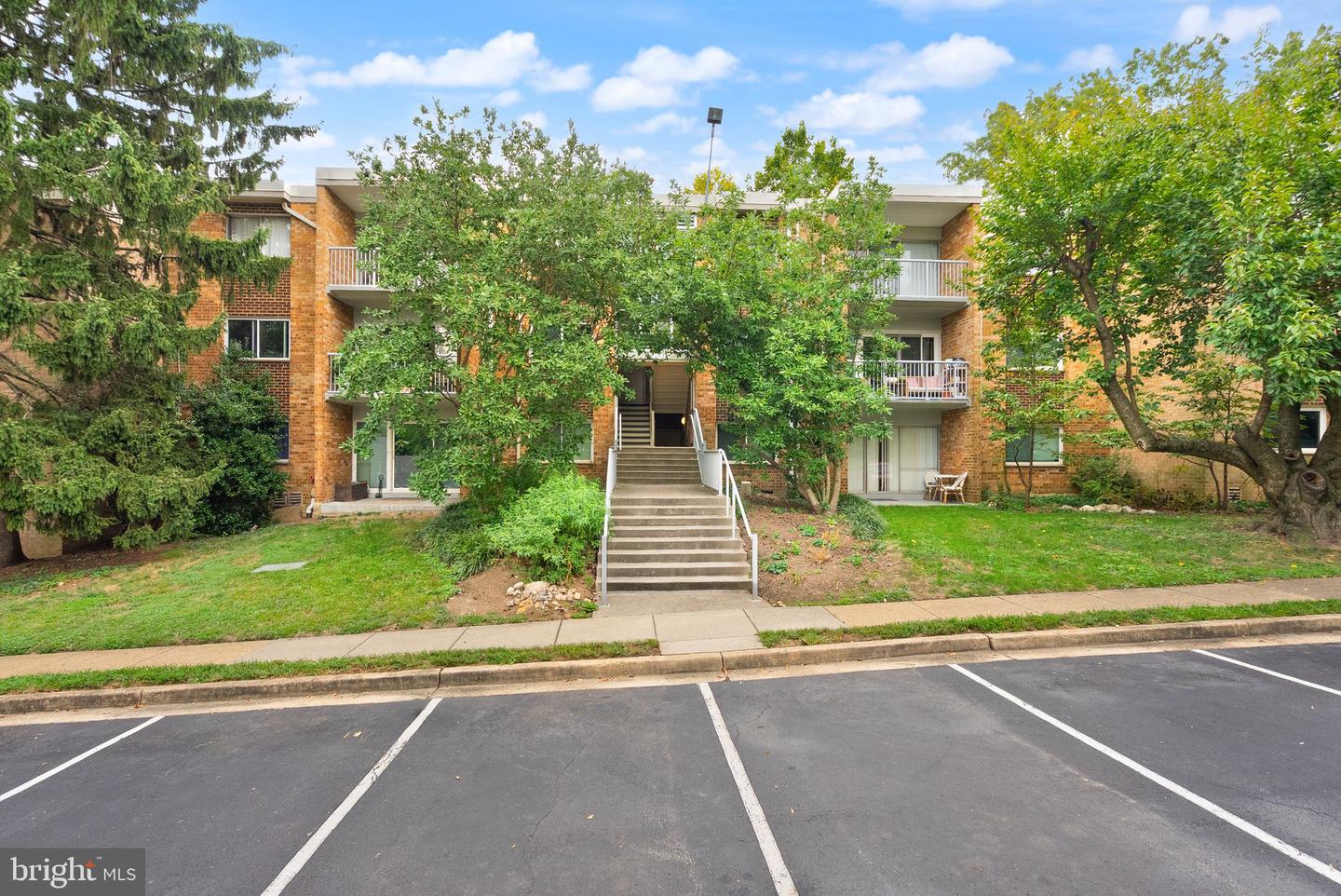 2909 CHARING CROSS RD #12, FALLS CHURCH, Virginia 22042, 2 Bedrooms Bedrooms, ,1 BathroomBathrooms,Residential,For sale,2909 CHARING CROSS RD #12,VAFX2268272 MLS # VAFX2268272