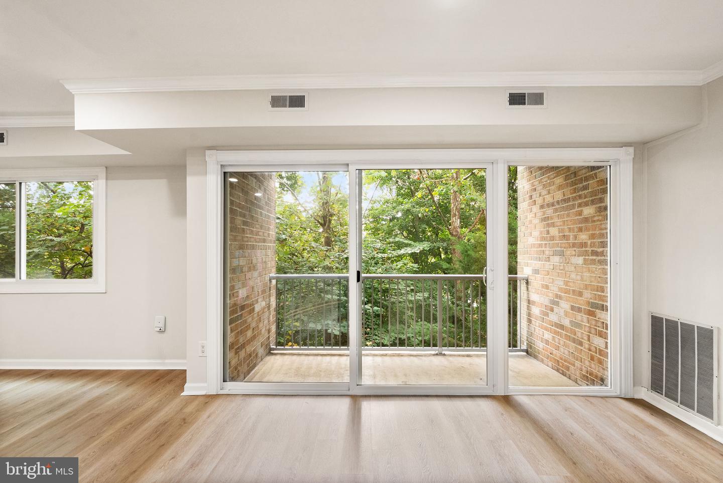 2909 CHARING CROSS RD #12, FALLS CHURCH, Virginia 22042, 2 Bedrooms Bedrooms, ,1 BathroomBathrooms,Residential,For sale,2909 CHARING CROSS RD #12,VAFX2268272 MLS # VAFX2268272
