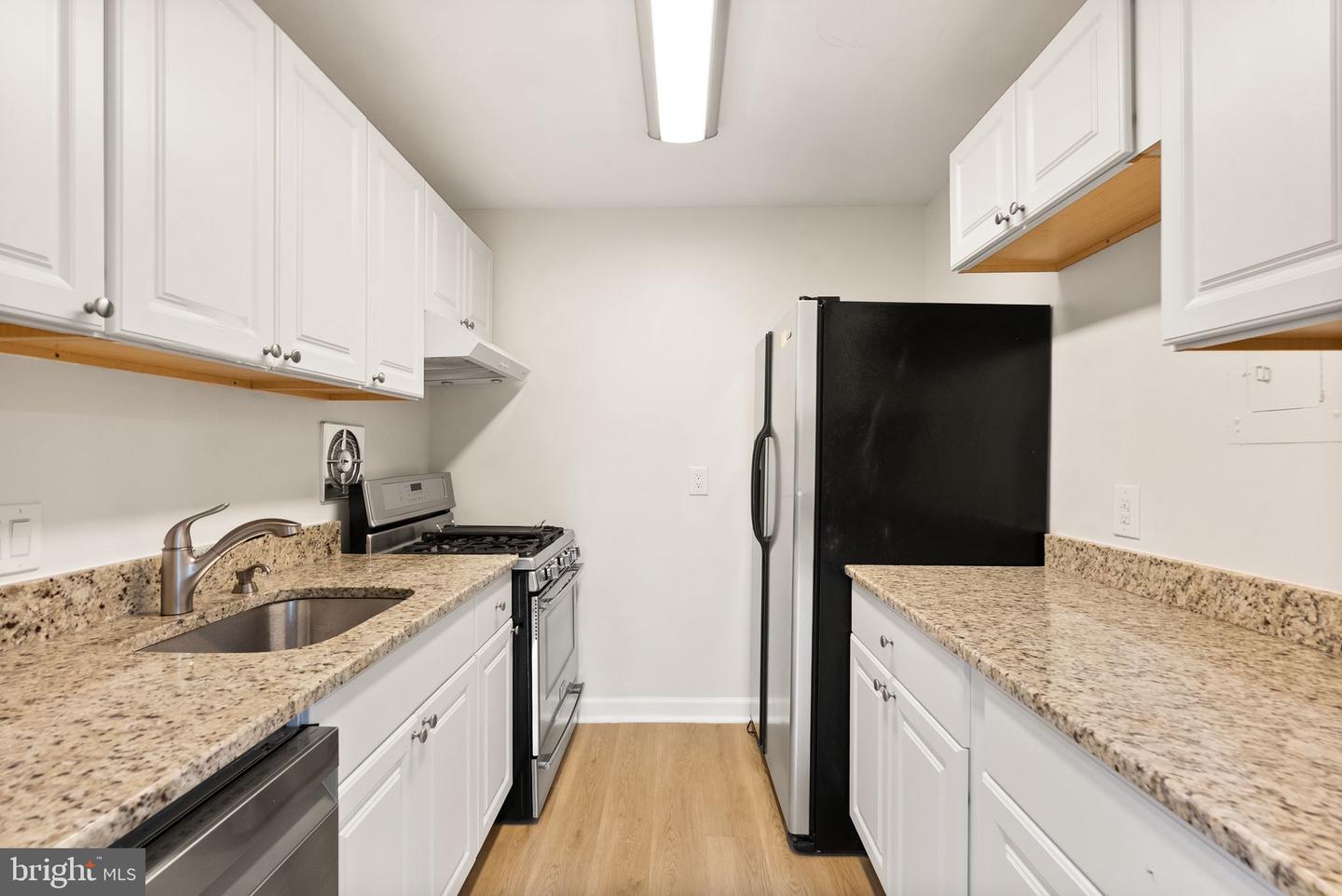 2909 CHARING CROSS RD #12, FALLS CHURCH, Virginia 22042, 2 Bedrooms Bedrooms, ,1 BathroomBathrooms,Residential,For sale,2909 CHARING CROSS RD #12,VAFX2268272 MLS # VAFX2268272