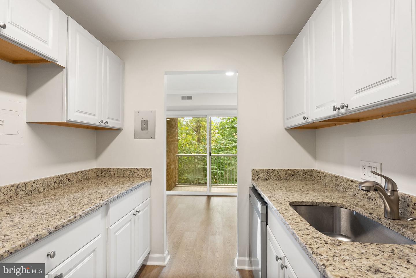 2909 CHARING CROSS RD #12, FALLS CHURCH, Virginia 22042, 2 Bedrooms Bedrooms, ,1 BathroomBathrooms,Residential,For sale,2909 CHARING CROSS RD #12,VAFX2268272 MLS # VAFX2268272