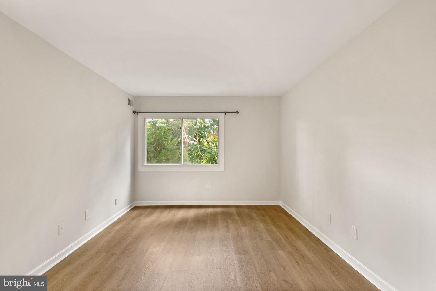 2909 CHARING CROSS RD #12, FALLS CHURCH, Virginia 22042, 2 Bedrooms Bedrooms, ,1 BathroomBathrooms,Residential,For sale,2909 CHARING CROSS RD #12,VAFX2268272 MLS # VAFX2268272