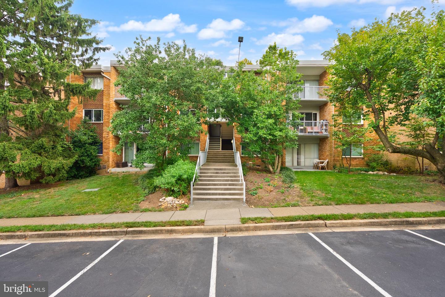 2909 CHARING CROSS RD #12, FALLS CHURCH, Virginia 22042, 2 Bedrooms Bedrooms, ,1 BathroomBathrooms,Residential,For sale,2909 CHARING CROSS RD #12,VAFX2268272 MLS # VAFX2268272