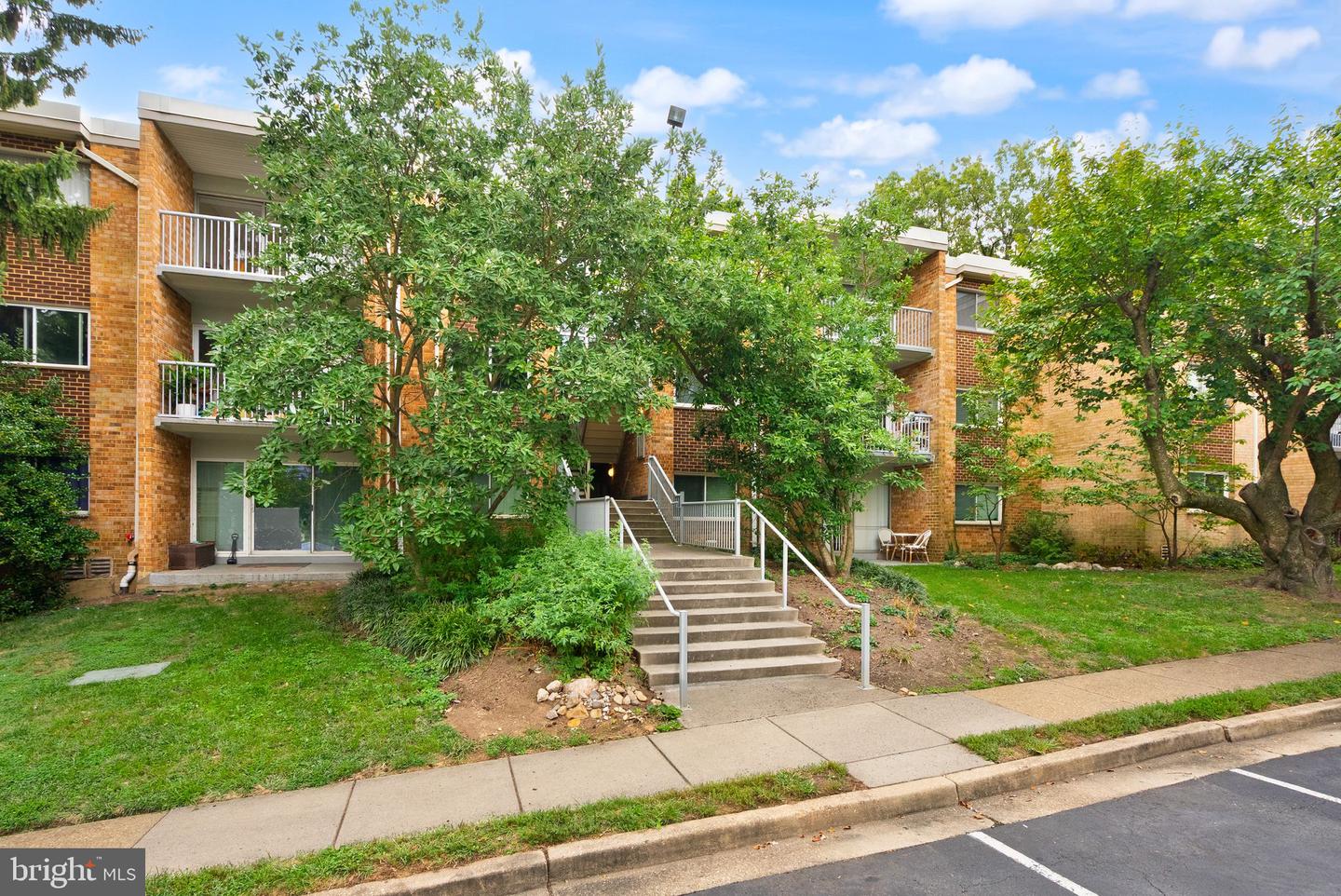 2909 CHARING CROSS RD #12, FALLS CHURCH, Virginia 22042, 2 Bedrooms Bedrooms, ,1 BathroomBathrooms,Residential,For sale,2909 CHARING CROSS RD #12,VAFX2268272 MLS # VAFX2268272