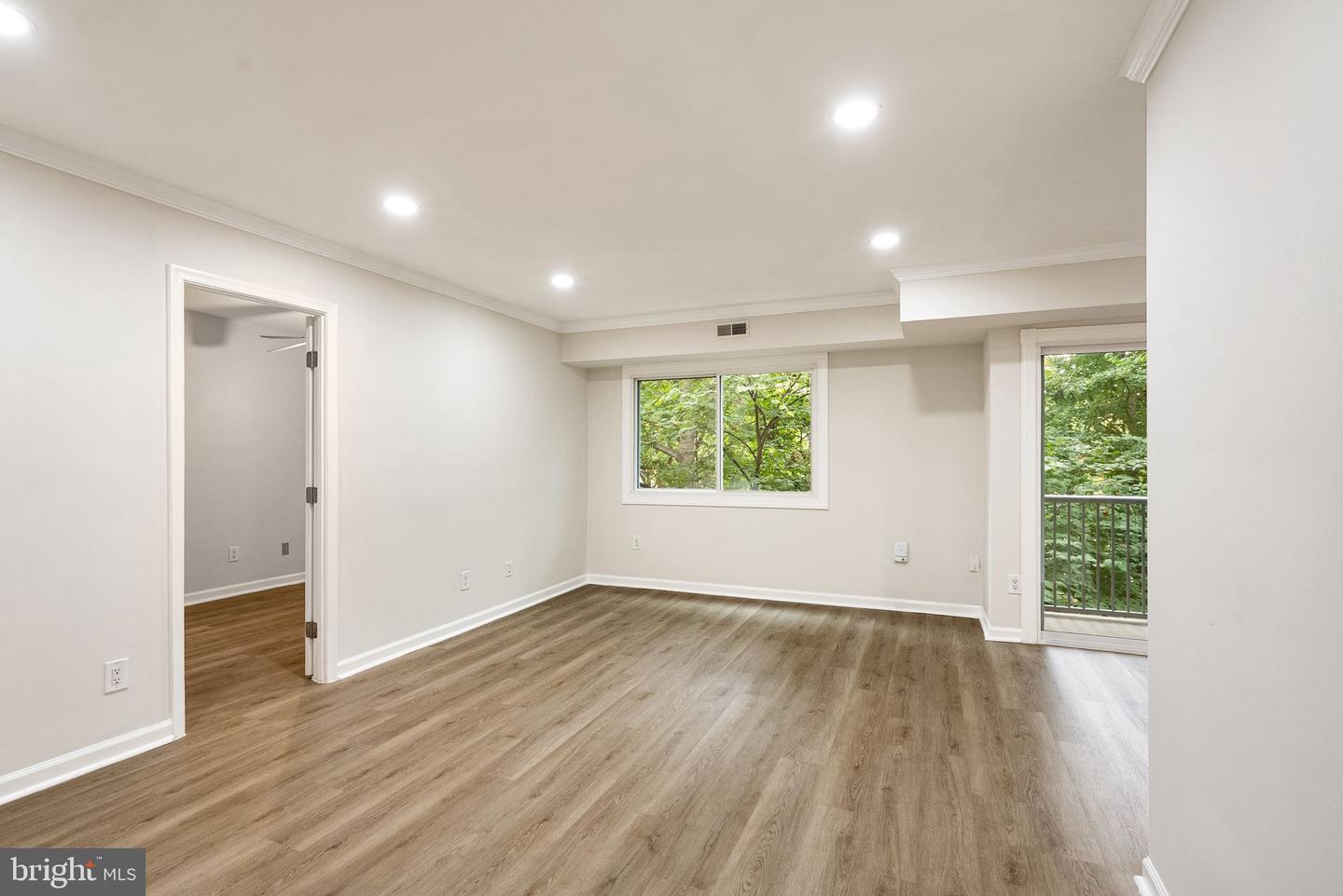 2909 CHARING CROSS RD #12, FALLS CHURCH, Virginia 22042, 2 Bedrooms Bedrooms, ,1 BathroomBathrooms,Residential,For sale,2909 CHARING CROSS RD #12,VAFX2268272 MLS # VAFX2268272
