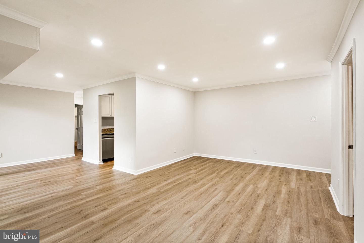 2909 CHARING CROSS RD #12, FALLS CHURCH, Virginia 22042, 2 Bedrooms Bedrooms, ,1 BathroomBathrooms,Residential,For sale,2909 CHARING CROSS RD #12,VAFX2268272 MLS # VAFX2268272