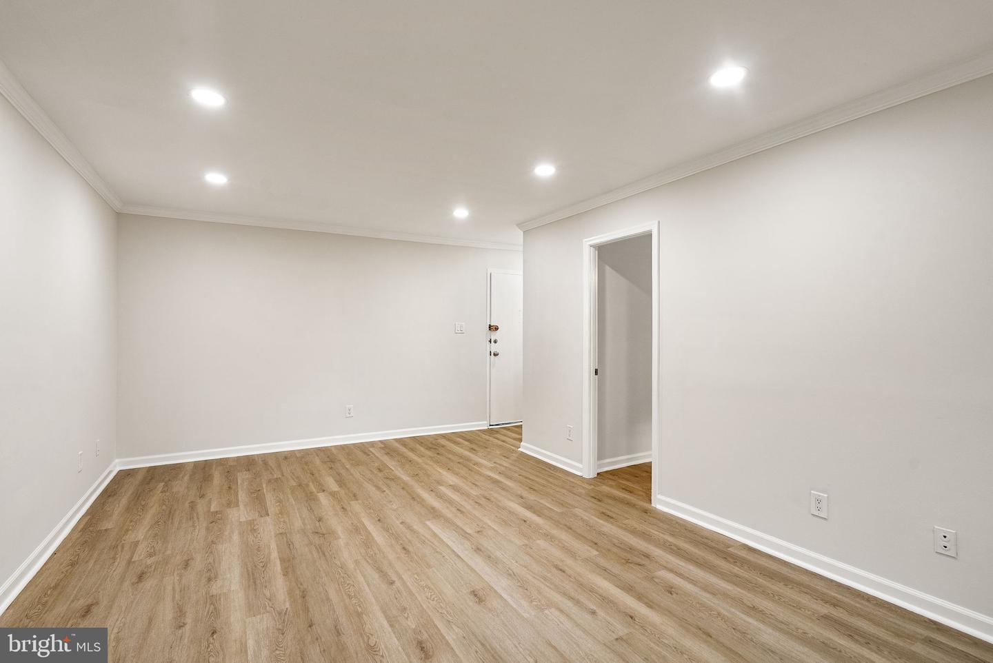 2909 CHARING CROSS RD #12, FALLS CHURCH, Virginia 22042, 2 Bedrooms Bedrooms, ,1 BathroomBathrooms,Residential,For sale,2909 CHARING CROSS RD #12,VAFX2268272 MLS # VAFX2268272