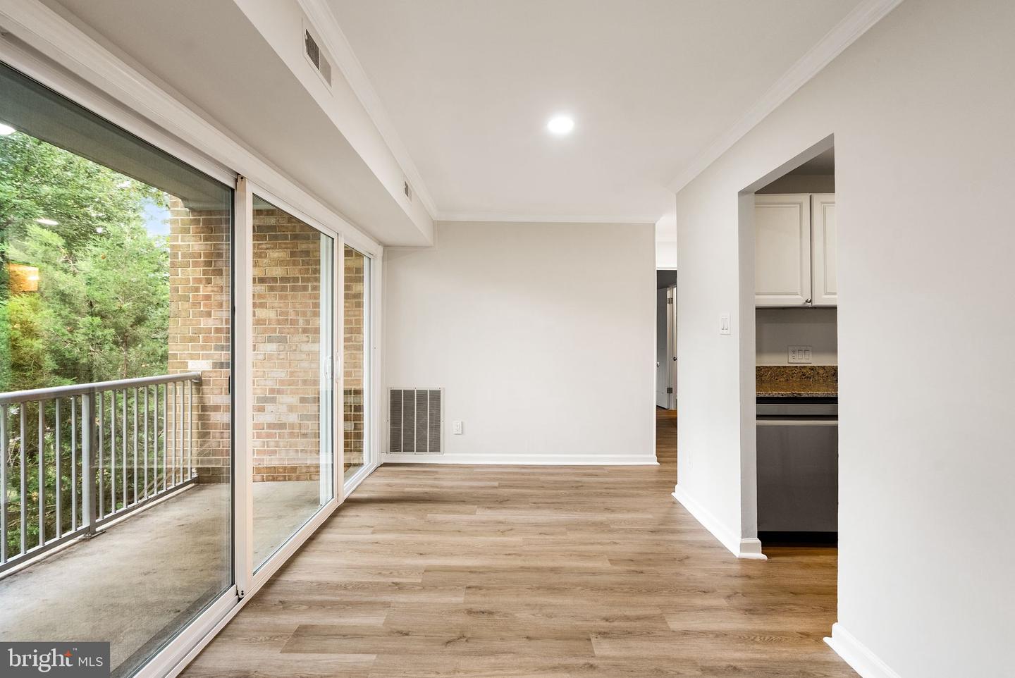 2909 CHARING CROSS RD #12, FALLS CHURCH, Virginia 22042, 2 Bedrooms Bedrooms, ,1 BathroomBathrooms,Residential,For sale,2909 CHARING CROSS RD #12,VAFX2268272 MLS # VAFX2268272