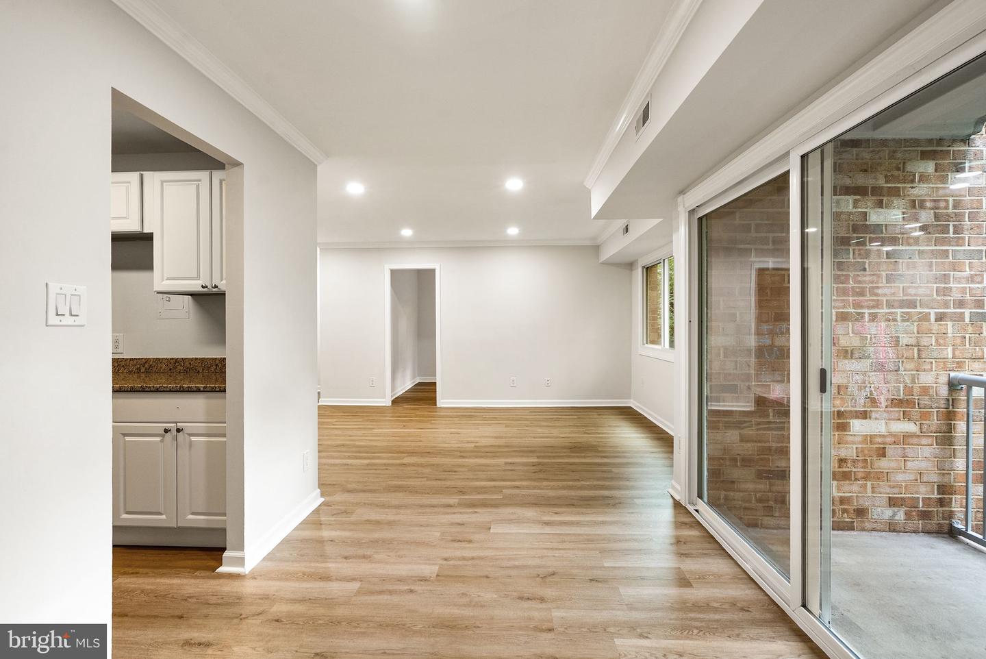 2909 CHARING CROSS RD #12, FALLS CHURCH, Virginia 22042, 2 Bedrooms Bedrooms, ,1 BathroomBathrooms,Residential,For sale,2909 CHARING CROSS RD #12,VAFX2268272 MLS # VAFX2268272