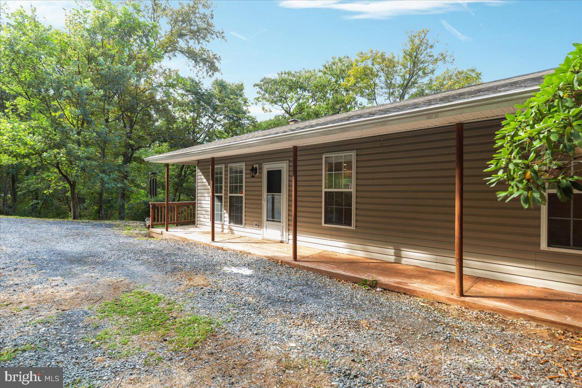 265 LUCKE WAY, LINDEN, Virginia 22642, 3 Bedrooms Bedrooms, 6 Rooms Rooms,3 BathroomsBathrooms,Residential,For sale,265 LUCKE WAY,VAWR2012342 MLS # VAWR2012342
