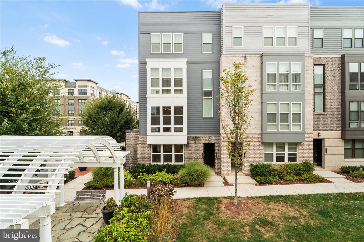 13387 LAUNDERS ST #76, HERNDON, Virginia 20171, 3 Bedrooms Bedrooms, ,2 BathroomsBathrooms,Residential,For sale,13387 LAUNDERS ST #76,VAFX2268302 MLS # VAFX2268302