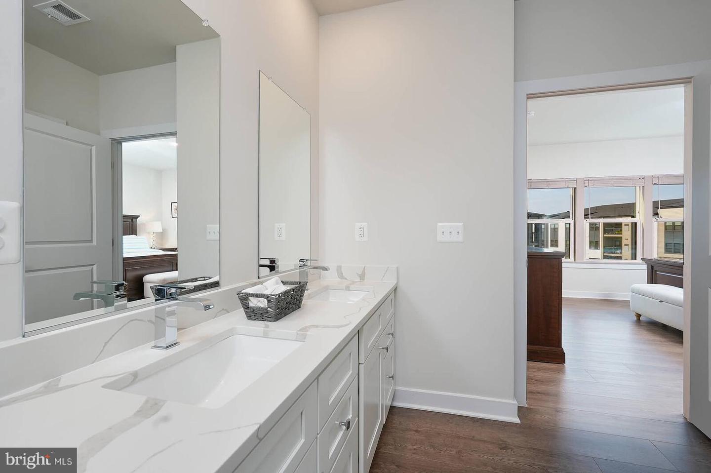 12865 MOSAIC PARK WAY #3Y, HERNDON, Virginia 20171, 2 Bedrooms Bedrooms, ,2 BathroomsBathrooms,Residential,For sale,12865 MOSAIC PARK WAY #3Y,VAFX2268312 MLS # VAFX2268312