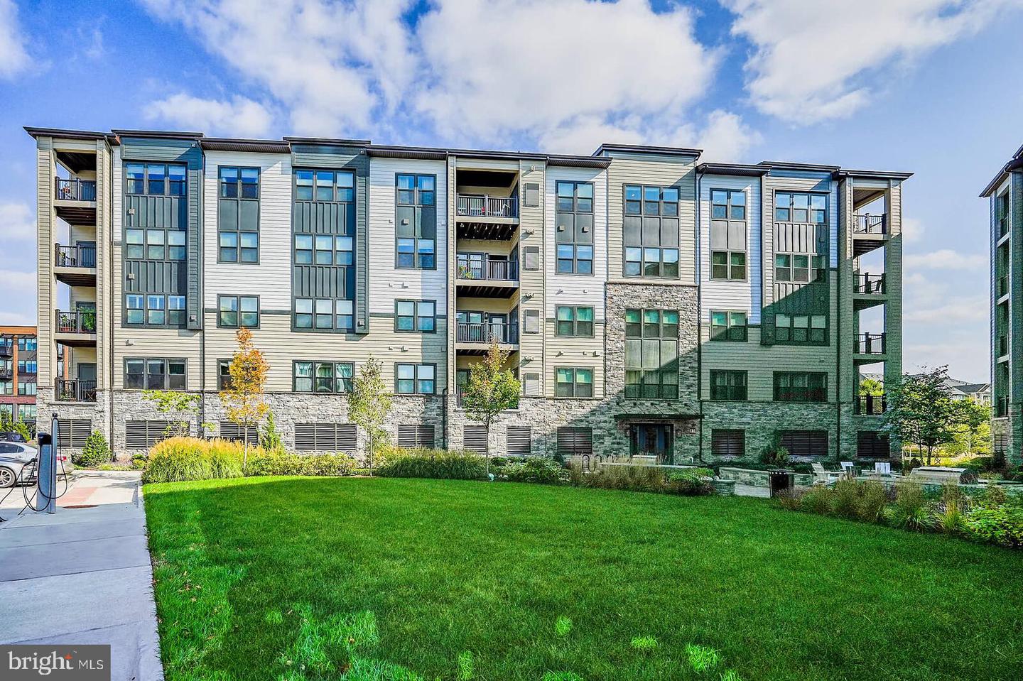 12865 MOSAIC PARK WAY #3Y, HERNDON, Virginia 20171, 2 Bedrooms Bedrooms, ,2 BathroomsBathrooms,Residential,For sale,12865 MOSAIC PARK WAY #3Y,VAFX2268312 MLS # VAFX2268312