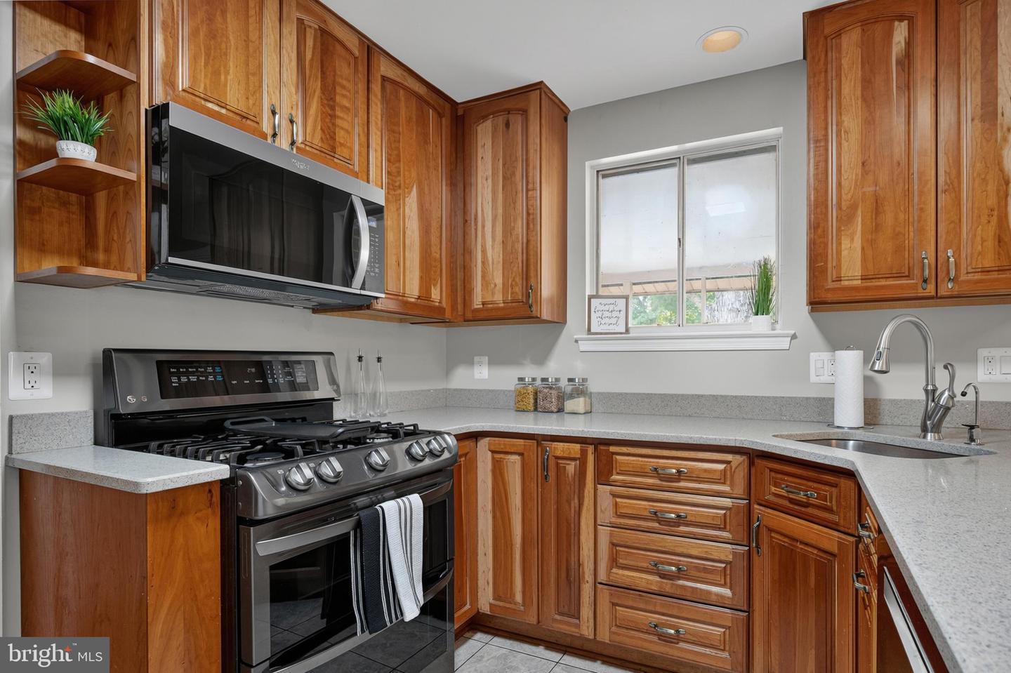 6902 ONTARIO ST, SPRINGFIELD, Virginia 22152, 4 Bedrooms Bedrooms, ,2 BathroomsBathrooms,Residential,For sale,6902 ONTARIO ST,VAFX2268326 MLS # VAFX2268326
