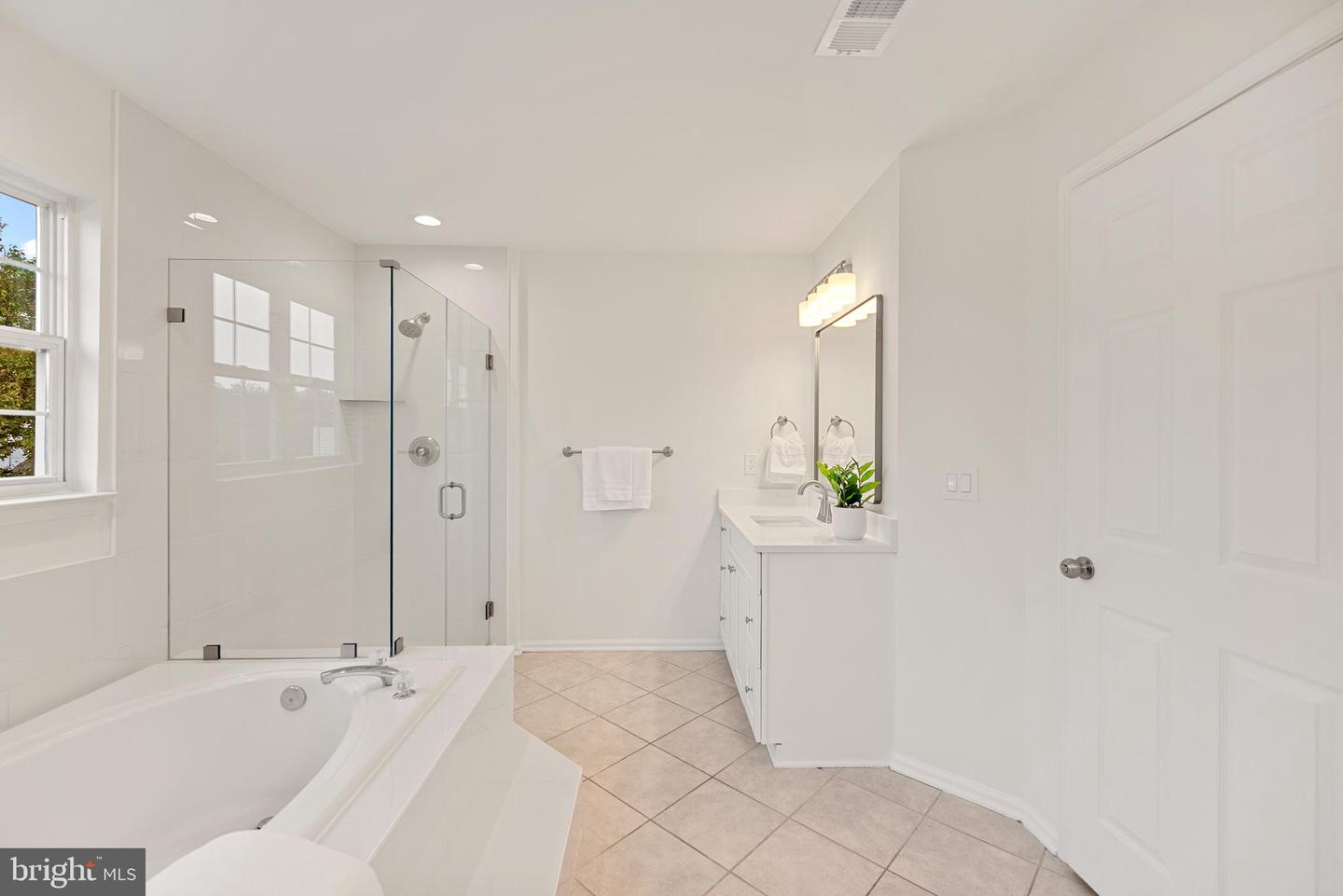 13196 SCOTTISH HUNT LN, BRISTOW, Virginia 20136, 5 Bedrooms Bedrooms, ,3 BathroomsBathrooms,Residential,For sale,13196 SCOTTISH HUNT LN,VAPW2104422 MLS # VAPW2104422