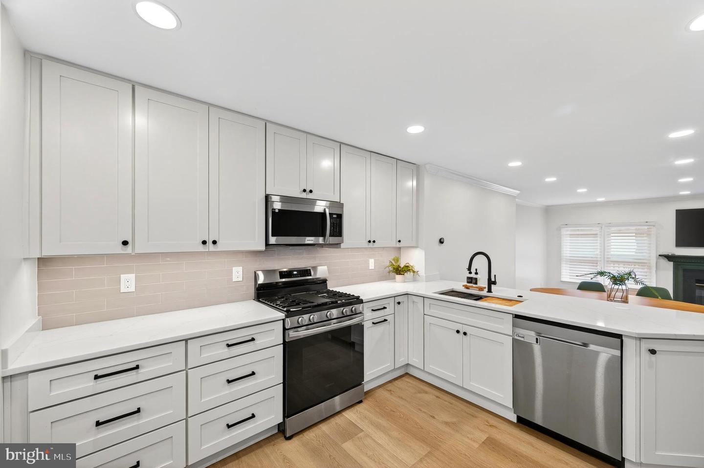 5191 GLEN MEADOW DR, CENTREVILLE, Virginia 20120, 4 Bedrooms Bedrooms, ,2 BathroomsBathrooms,Residential,For sale,5191 GLEN MEADOW DR,VAFX2268536 MLS # VAFX2268536